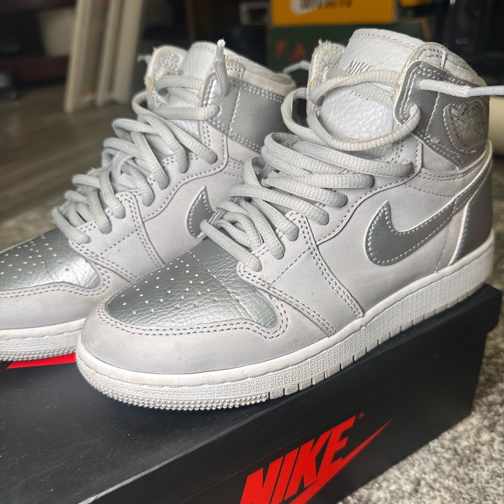 HIGH TOP JORDAN 1S